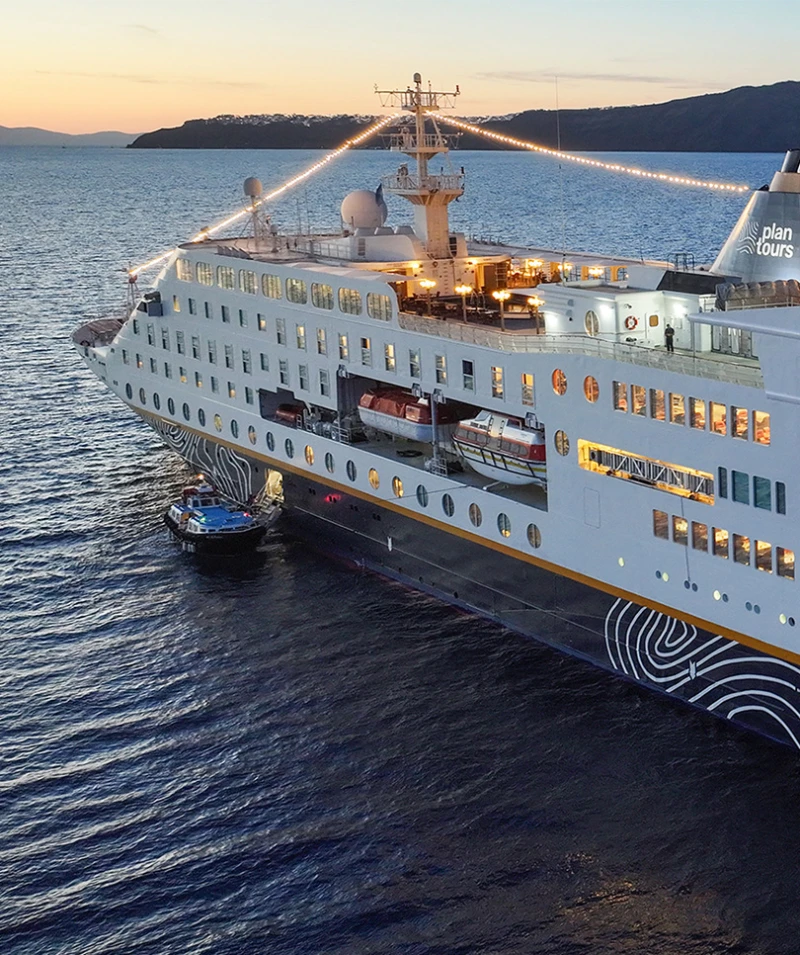 Foto eines Plantours Kreuzfahrtschiffes
