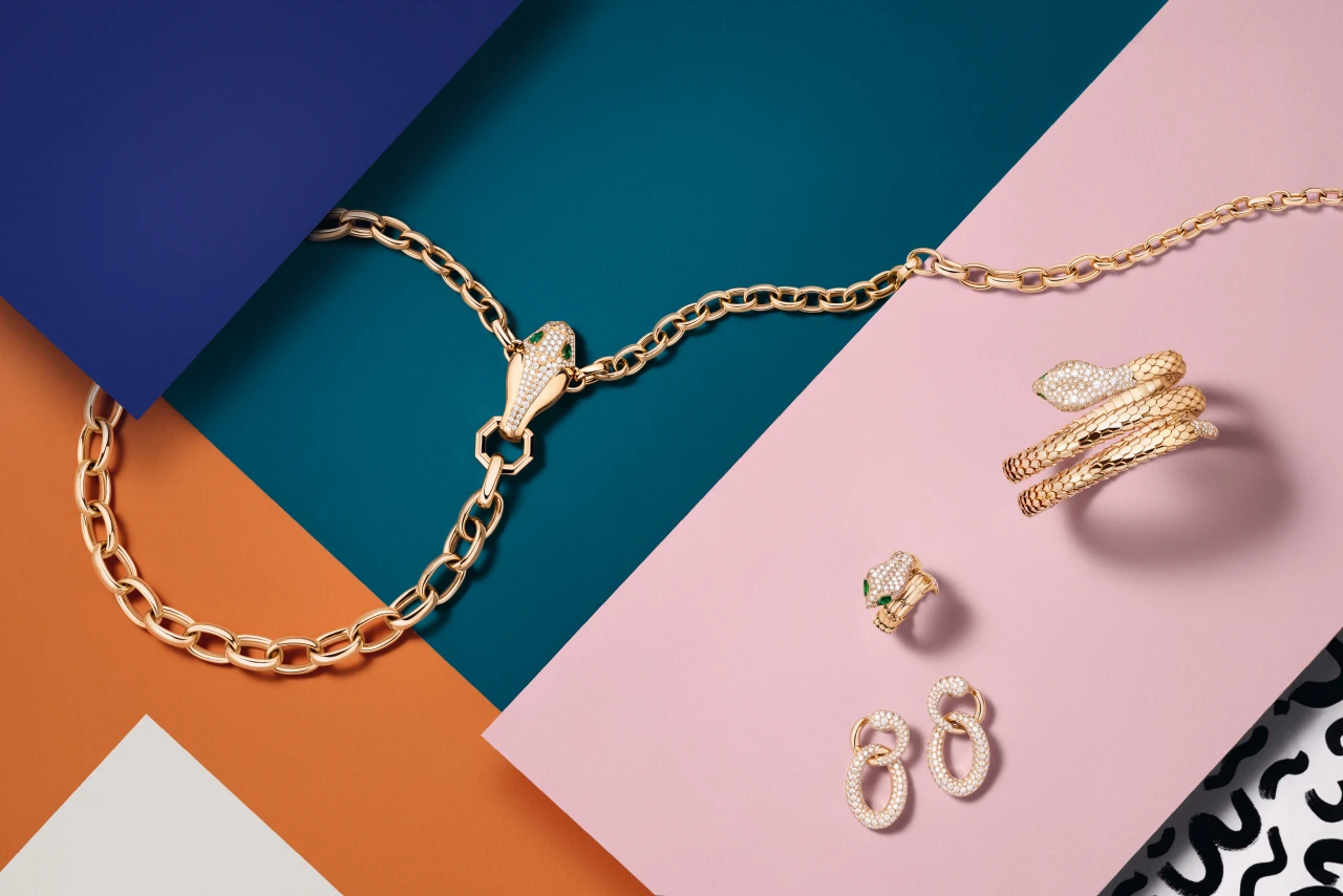 Bunte Collage, es sind mehrere Wempe Schmuckstücke zu sehen.