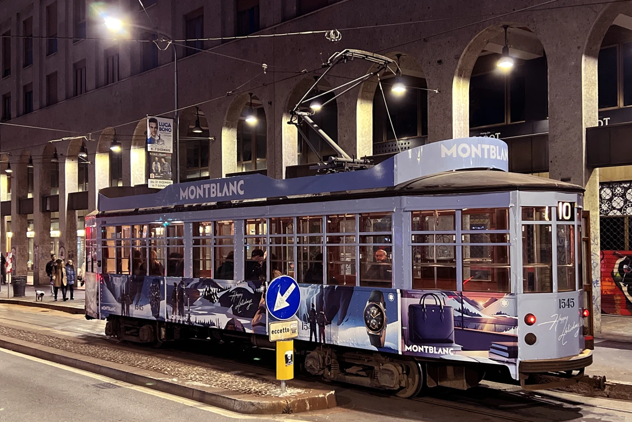 Kreative Gestaltung und Druckvorbereitung für die Tram in Mailand. Straßenbahn welche mit Außenwerbung von Montblanc beklebt wurde. Darauf ein Artwork