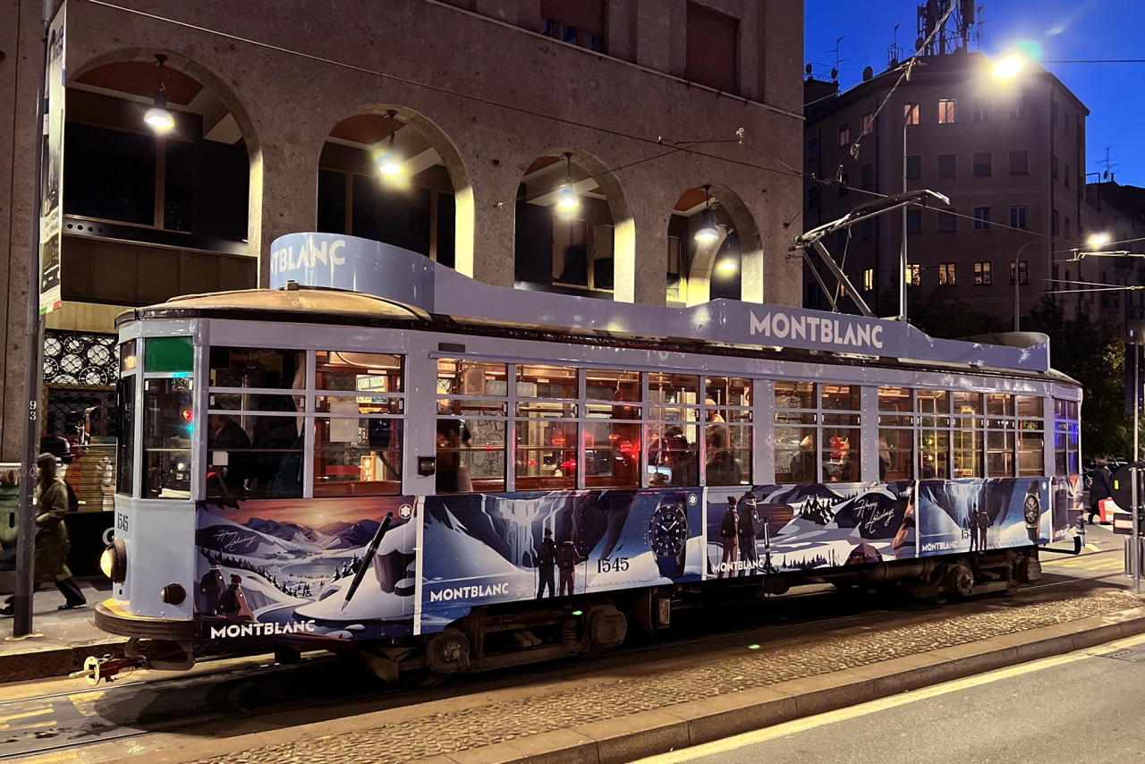 Kreative Gestaltung und Druckvorbereitung für die Tram in Mailand. Straßenbahn welche mit Außenwerbung von Montblanc beklebt wurde. Darauf ein Artwork