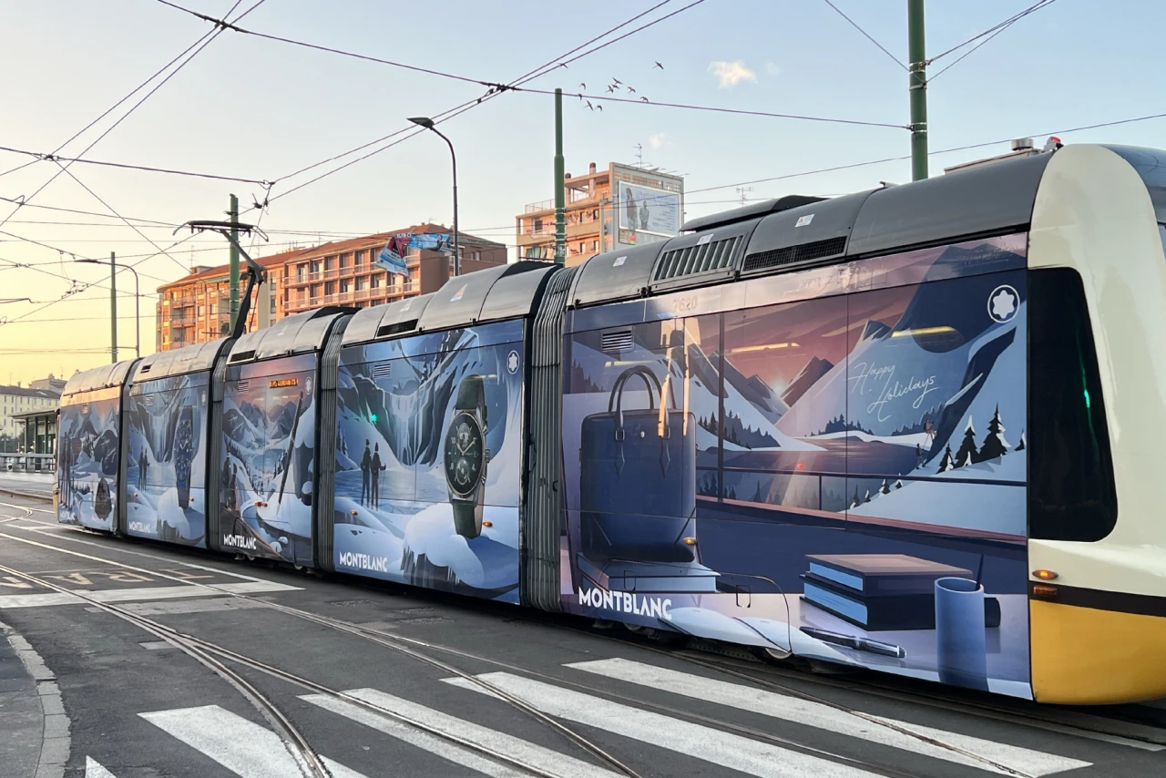 Kreative Gestaltung und Druckvorbereitung für die Tram in Mailand. Straßenbahn welche mit Außenwerbung von Montblanc beklebt wurde. Darauf ein Artwork